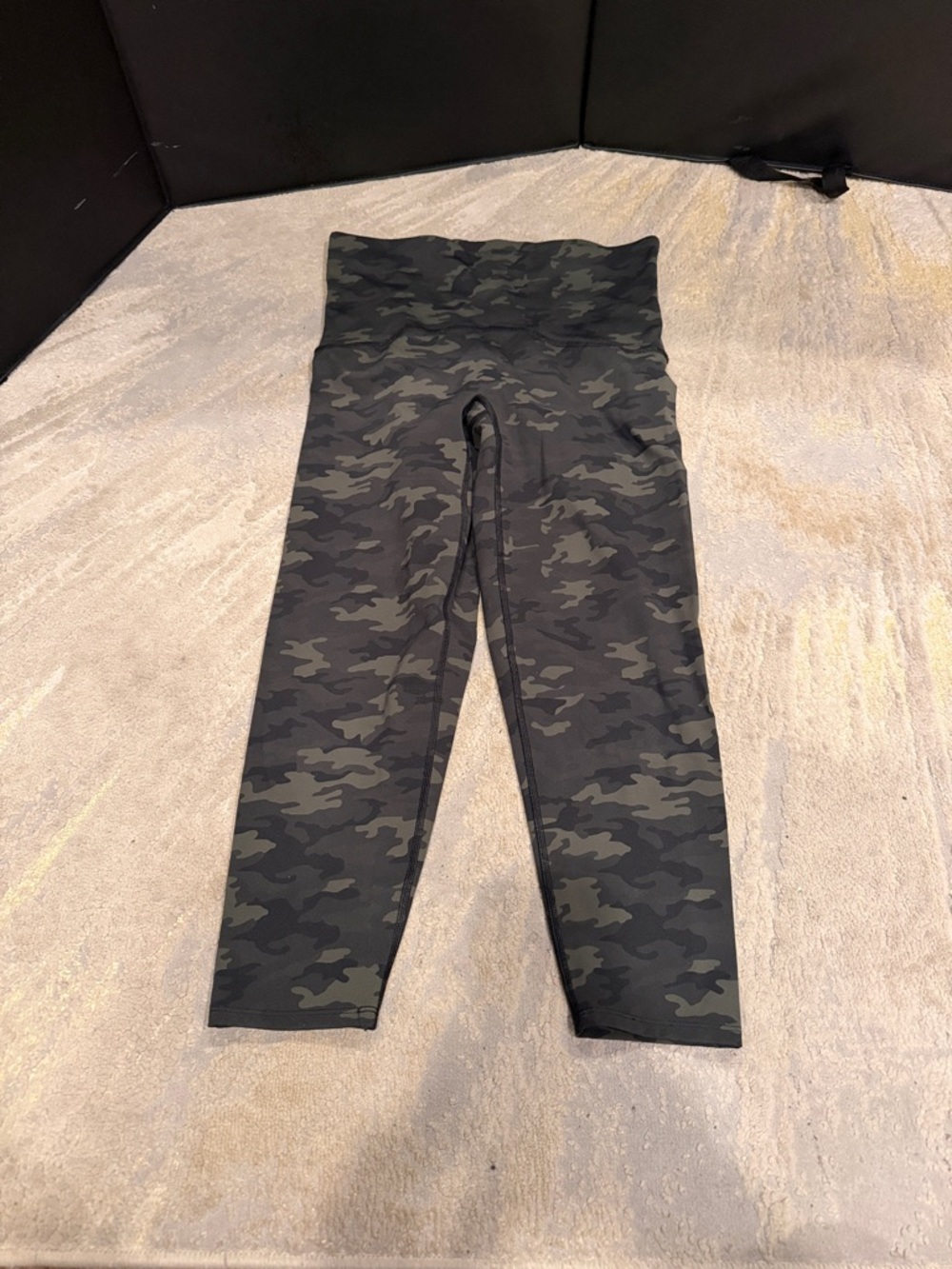 Spanx Booty Boost Active Print 7/8 Leggings - 50251R - Green Camo - XL EUC